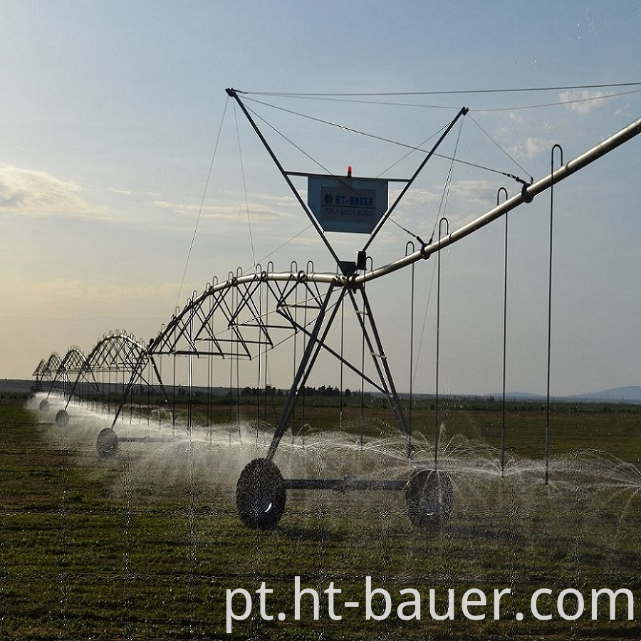 Agricultural Center Pivot Irrigation System3